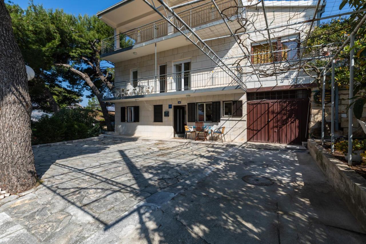 Urban Edge - Beach Apartments Omiš Buitenkant foto
