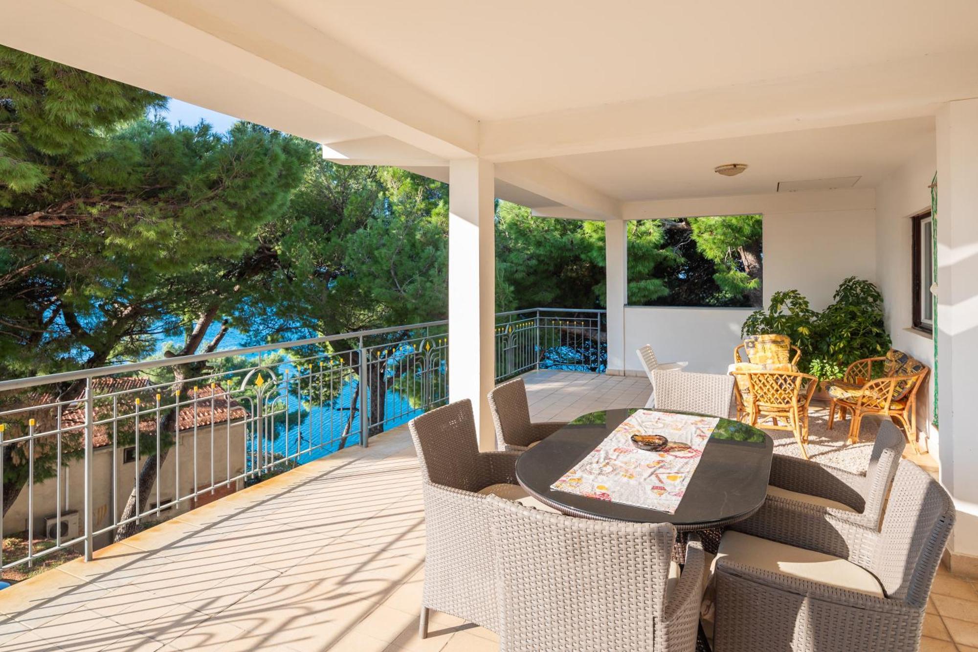 Urban Edge - Beach Apartments Omiš Buitenkant foto