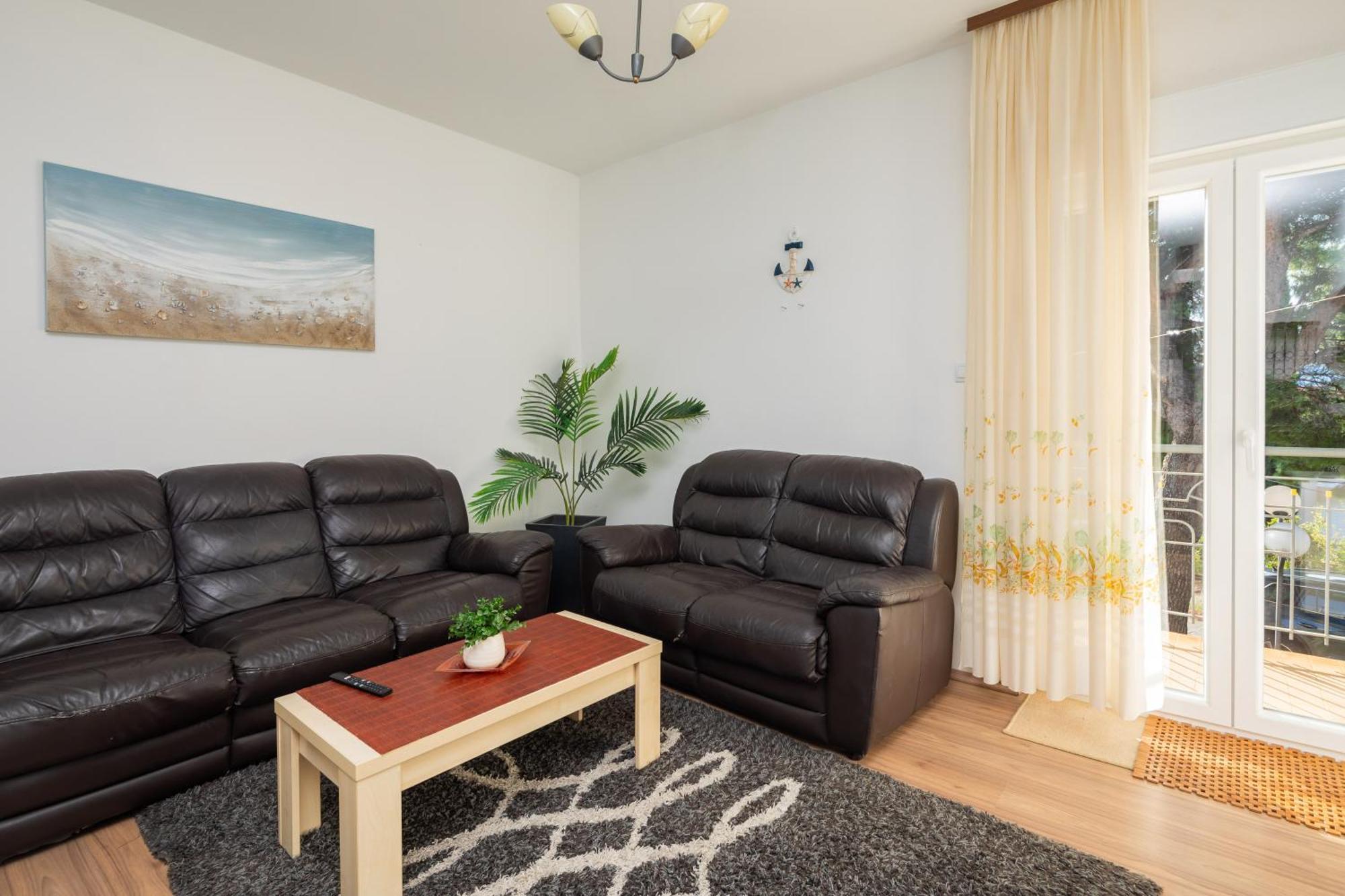 Urban Edge - Beach Apartments Omiš Buitenkant foto