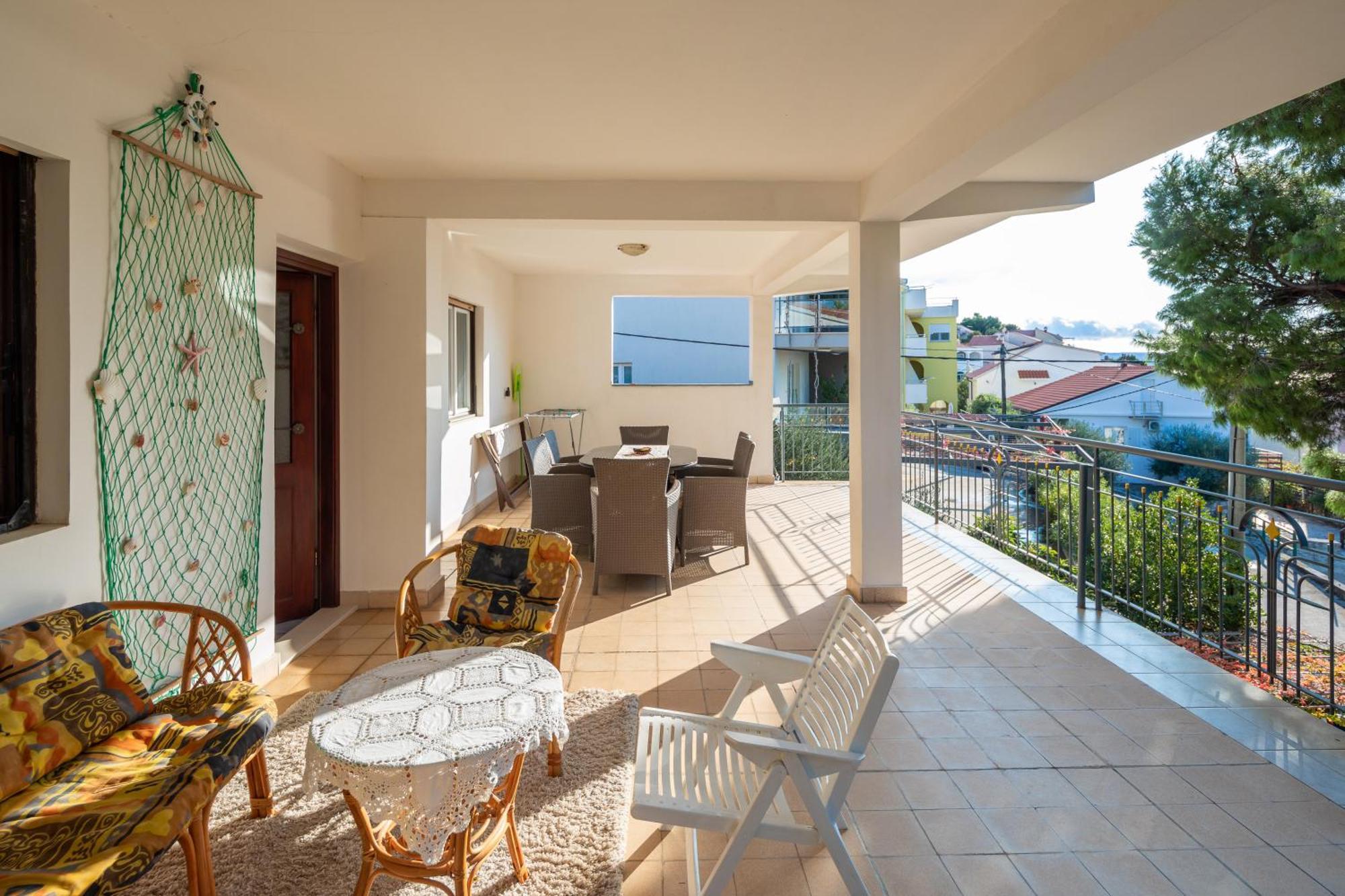 Urban Edge - Beach Apartments Omiš Buitenkant foto